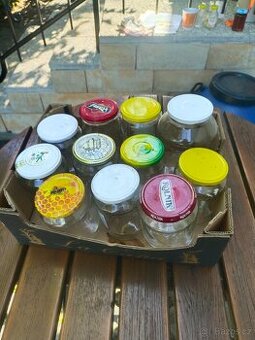 Sklenice na med 0, 75 Ltr. s víčkem za 5Kč/ kus. Cca 100ks.