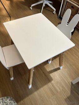Dětský rostoucí set - stolek a židlička s oušky