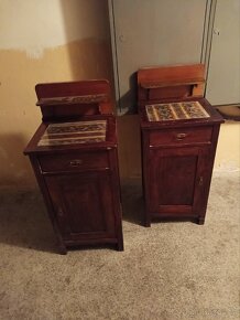 Starožitné noční stolky