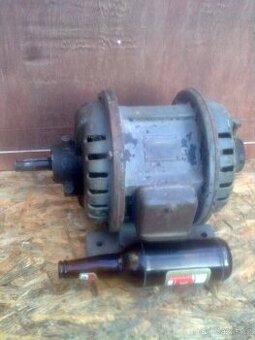 Historický elektromotor 1,5 Kw.