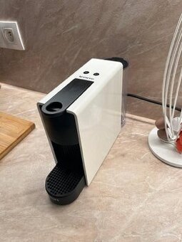 Kávovar Krups Nespresso Essenza Mini