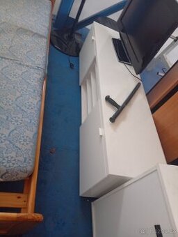 Prodám válendy, komodu pod tv, tv Panasonic, sporák