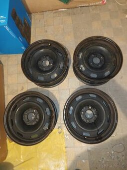 Starší plechové disky na Peugeot 206/206 cc