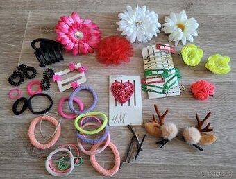 Krásné nové sponky a kytky do vlasů,cena za vše