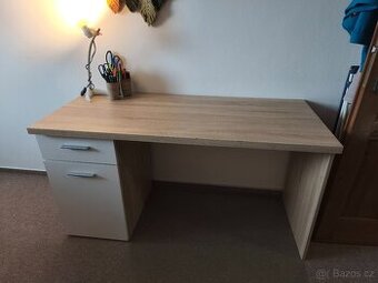 Pracovní stůl
