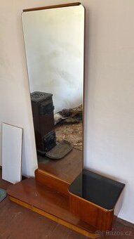 Starožitný nábytek ,toaletka se zrcadlem