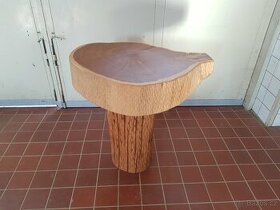 Dřevěná stůl masiv – ideální na grilování