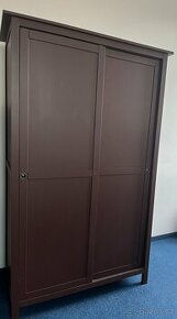 Skříň Ikea Hemnes s posuvnými dveřmi