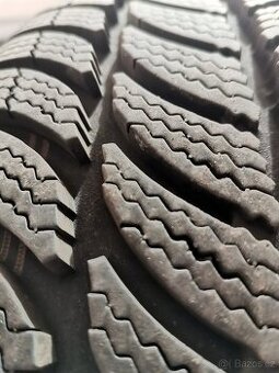 Zimni pneu 205/55 R16 + plechove disky Peugeot