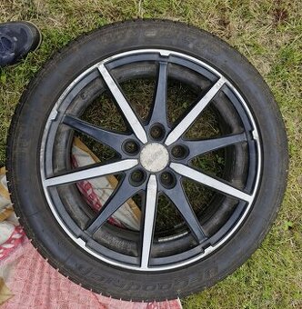 Sada letních kol na VW Golf VII atd. 225/45R17 téměř nové