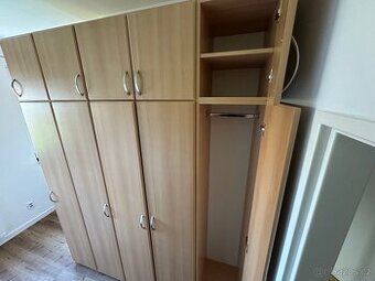 Nábytek - skříně na prodej