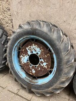 Prodám kompletní kola 12,4-32 na ZETOR25K