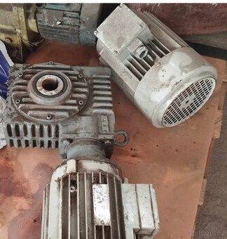 Převodovka 1:80 s elektromotorem 0,51 kW, na prodej 4 kusy