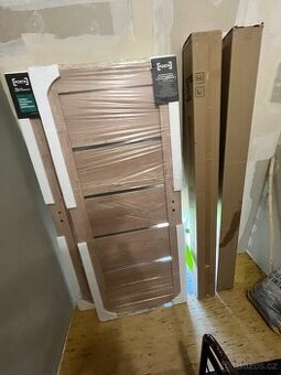 Prodám nové 2 dveře 80 (levé a pravé) PORTA s obložkou - 1