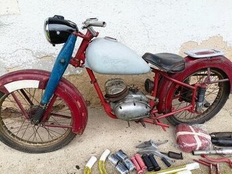 ČZ 125c export červena verze