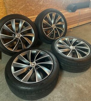 ALU Kola ŠKODA 5x112 R18 PEGASUS Letní Pneu 235/45/18