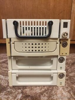 Šuplíky na HDD do PC
