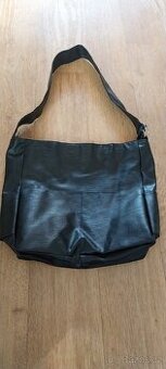 Černá dámská crossbody kabelka