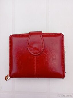 Dámská červená peněženka