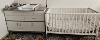 Dětská postýlka a komoda s přebalovacím pultem