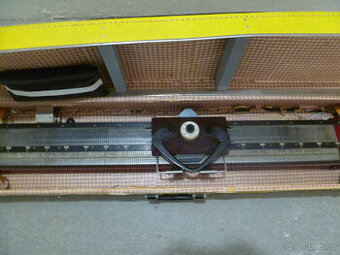 Pletací stroj DOPLETA + kufr levnět