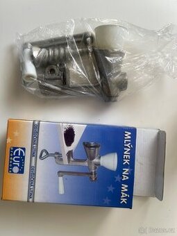 Litinový mlýnek na mák