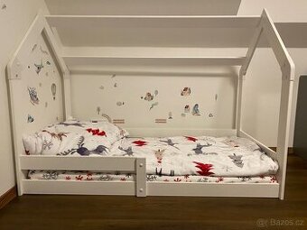 Dětská domečková postel
