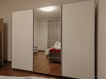 Skříň s posuvnými dveřmi Ernie