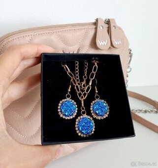 Sada šperků nausnice a náhrdelník