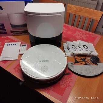 Zánovní robotický vysavač TESLA RoboStar iQ400 Plus bílý
