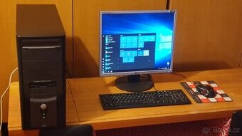 Starší, ale plně funkční PC - komplet i s LCD