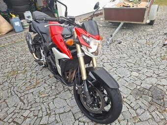 Suzuki GSR 750