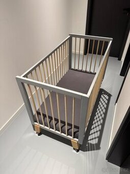 Dětská postýlka Kinderkraft, kolečka, matrace s Aloe Vera