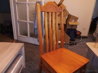 Jídelní stůl a židle masiv