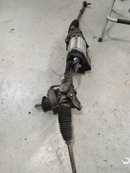 Nd Vw Touran 1T2 motorový prostor - 1