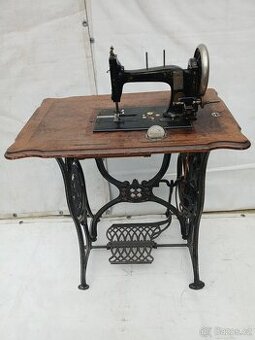 Šicí stroj stary