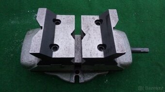 Prizmatický svěrák 200