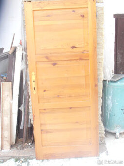 STAROŽITNÉ DVEŘE Z MASÍVU PRAVÉ