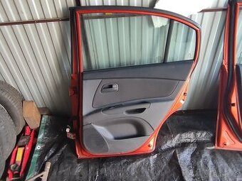 KIA RIO DE II- dveře zadní pravé , auto z 7/2008