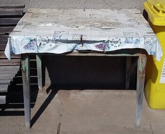 Pracovní stůl / stolek odkládací na zahradu nebo do garáže