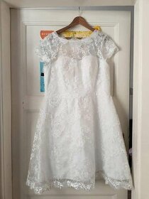 Nenošené krátké krajkové svatební šaty - 1