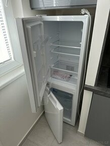 Nová nepoužitá lednice Candy 144 cm
