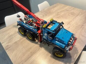 LEGO Technic 42070 Terénní odtahový vůz 6x6