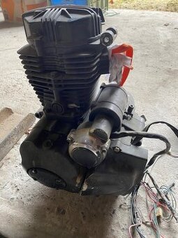 Motor Yuki 125