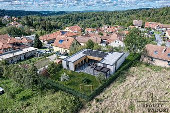 Prodej pozemku k výstavbě rodinného domu 978m2 v centru Habr