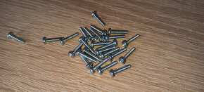 Šrouby s půlkulatou hlavou M2,5x12mm DIN 7985 Ocel Zinek