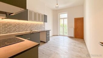 Pronájem nezařízeného bytu 2+kk, 55,5m2, balkon, 3. patro, v