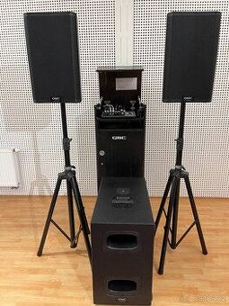 KOMPLETNÍ SESTAVA QSC - mix, aktivní subwoofer, aktivní boxy