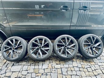 Originál kola VEGA 8,0J x 19“ ET45 s pneu 235/35 R19 Superb
