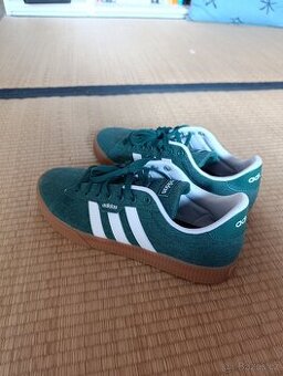 úplně nové Adidas, velikost 44